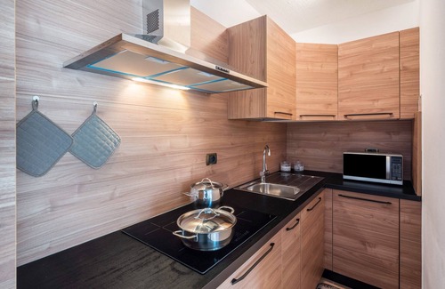 Rocca Pietore Apartment | Apartment 'Appartamento Bilocale 2' with Mountain View, Shared Garden and Wi-Fi