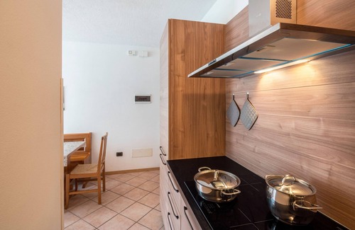 Rocca Pietore Apartment | Apartment 'Appartamento Bilocale 2' with Mountain View, Shared Garden and Wi-Fi