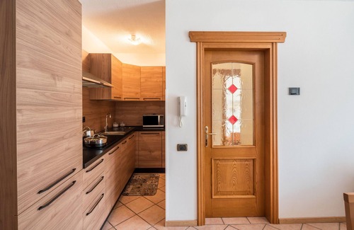 Rocca Pietore Apartment | Apartment 'Appartamento Bilocale 2' with Mountain View, Shared Garden and Wi-Fi