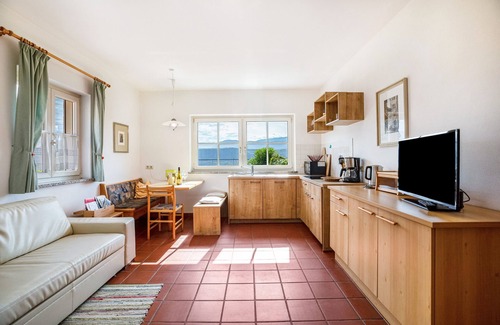 Caldaro Sulla Strada del Vino Apartment | Apartment 'Aurora' with Mountain View, Private Terrace and Wi-Fi