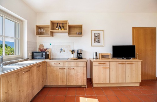 Caldaro Sulla Strada del Vino Apartment | Apartment 'Aurora' with Mountain View, Private Terrace and Wi-Fi