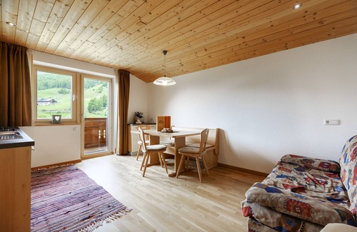 Malles Venosta Apartment | Apartment 'Ausserglieshof Wohnung Weißkugel' with Mountain View, Shared Garden and Wi-Fi