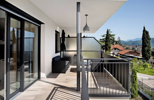 Tramin Apartment | Apartment 'Bacchushof Merlot' with Mountain View, Balcony and shared Pool