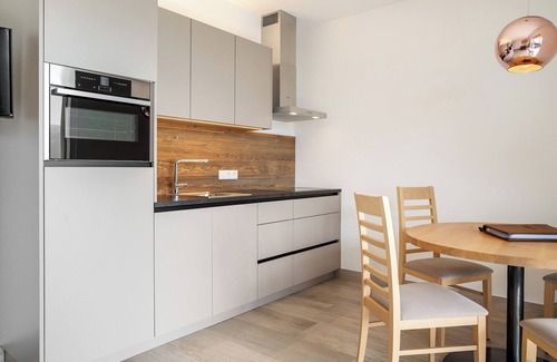 Tramin Apartment | Apartment 'Bacchushof Sauvignon' with Mountain View, Balcony and shared Pool