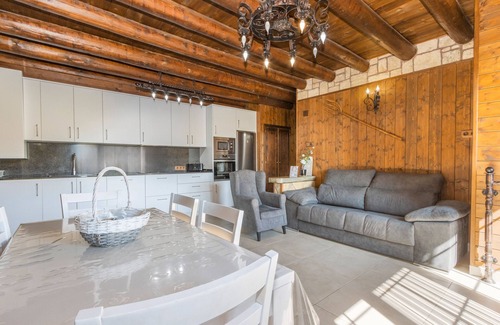 Borrastre House | Apartment 'Bachella' with Mountain View, Private Terrace and Wi-Fi