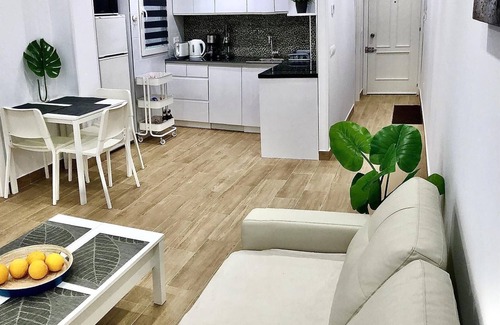 Torrevieja Apartment | Apartment 'Beach Jolanta' with Sea View, Wi-Fi and Air Conditioning
