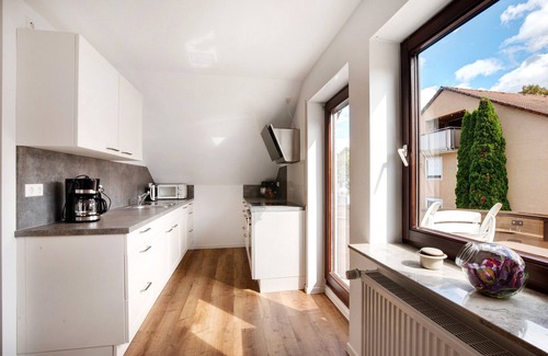 Bempflingen Apartment | Apartment 'Bempflingen' with Balcony and Wi-Fi