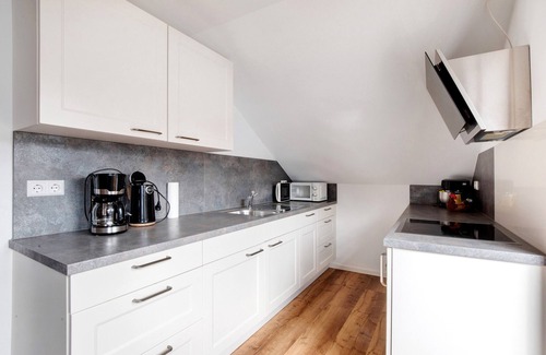 Bempflingen Apartment | Apartment 'Bempflingen' with Balcony and Wi-Fi