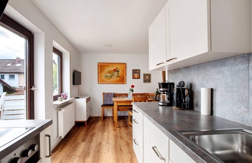 Bempflingen Apartment | Apartment 'Bempflingen' with Balcony and Wi-Fi