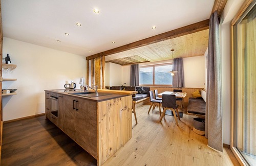 Naturno Apartment | Apartment "Bergsteiger - Patleidhof" with Mountain View, Shared Terrace & Wi-Fi