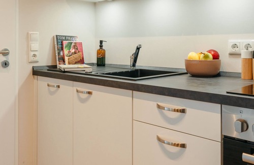 Ratzeburg Apartment | Apartment between forest and lake with free-standing bathtub and balcony (5 star DTV)