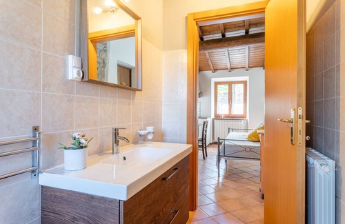 Gallicano Other | Apartment 'Bibi' with Mountain View, Shared Pool and Wi-Fi
