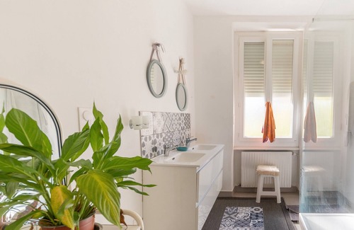 Le Teil Bed & Breakfast | Apartment 'Bleue' with Shared Terrace, Shared Garden and Wi-Fi