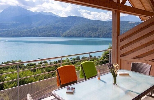 Chorges Apartment | Apartment by Lake Serre-Ponçon with Pool