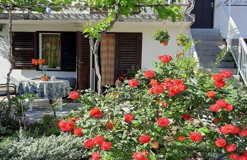 Bilice Apartment | Apartment by the Beach