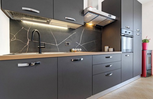 Vesio Apartment | Apartment 'Casa Vacanze Leon' with Lake View, Private Garden and Wi-Fi