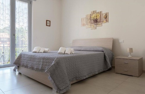 Valeggio sul Mincio Apartment | Apartment 'Casa Vacanza Maria' with Balcony, Wi-Fi and Air Conditioning