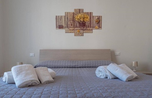 Valeggio sul Mincio Apartment | Apartment 'Casa Vacanza Maria' with Balcony, Wi-Fi and Air Conditioning