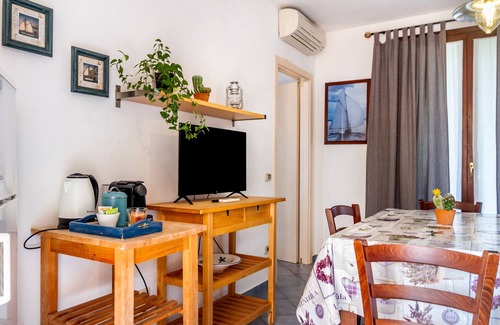 Principina a Mare Apartment | Apartment 'Calasole' with Shared Pool, Wi-Fi and Air Conditioning