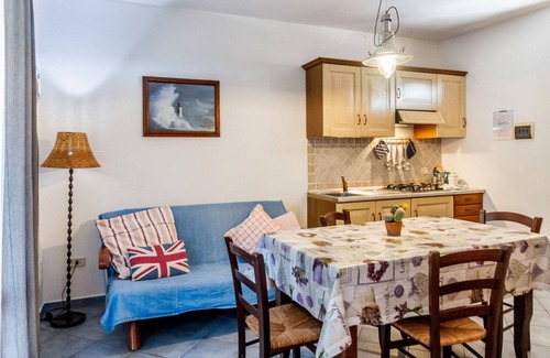 Principina a Mare Apartment | Apartment 'Calasole' with Shared Pool, Wi-Fi and Air Conditioning