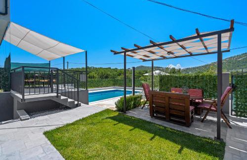 Dubrava Apartment | Apartment Campo Verde with a private pool