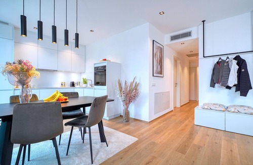 Montioni Apartment | Apartment 'Carmensita Premium Lazise' with Shared Pool, Wi-Fi and Air Conditioning