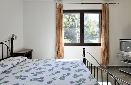 Elini House | Apartment "Casa Corongiu 2" with Mountain View & Shared Garden