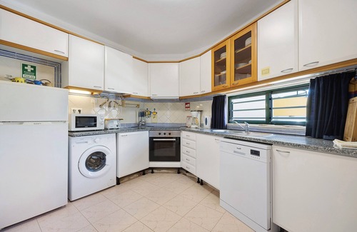 Meia Praia Apartment | Apartment 'Casa Daniel T1' with Balcony and Wi-Fi