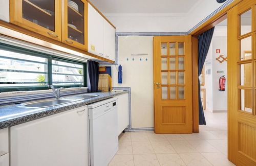 Meia Praia Apartment | Apartment 'Casa Daniel T1' with Balcony and Wi-Fi