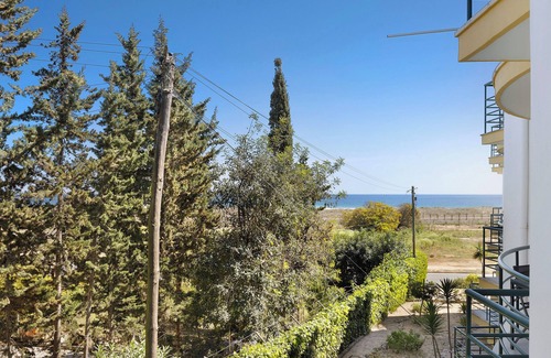 Meia Praia Apartment | Apartment 'Casa Daniel T1' with Balcony and Wi-Fi