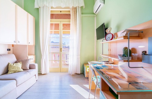 Ortigia Apartment | Apartment "Casa di Alice" with Sea View, Balconies & Wi-Fi