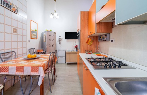 Ortigia Apartment | Apartment "Casa di Alice" with Sea View, Balconies & Wi-Fi