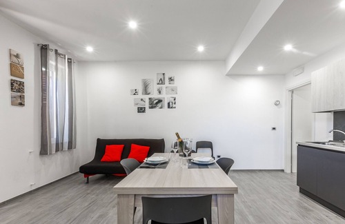 Gioiosa Marea Apartment | Apartment 'Casa Gioiosa' with Sea View, Wi-Fi and Air Conditioning
