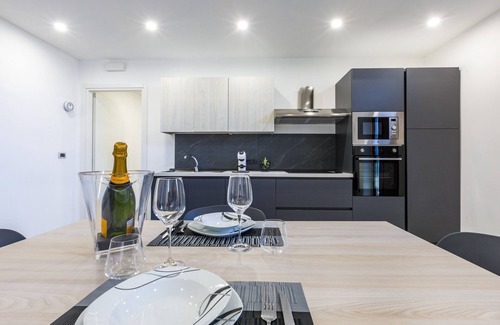 Gioiosa Marea Apartment | Apartment 'Casa Gioiosa' with Sea View, Wi-Fi and Air Conditioning