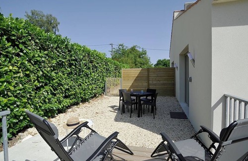 Jonzac Apartment | APARTMENT - CHARM AND COMFORT - WITH TERRACE IN RESIDENCE IN QUIET JONZAC