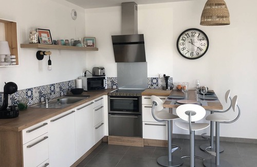 Bassins a Flot Apartment | APARTMENT CITE DU VIN BACALAN CHARTRONS secure private parking 10€ /day