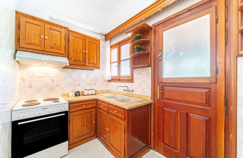 Lefkimmi Apartment | Apartment 'Corfu' with Shared Garden, Wi-Fi and Air Conditioning