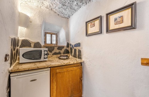 Guadix Apartment | Apartment 'Cueva La Olvidada' with Mountain View, Shared Pool and Wi-Fi