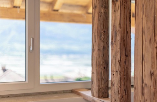 Tramin Apartment | Apartment 'Das Hubertus Suite Hubertus' with Mountain View, Sauna and Air Conditioning