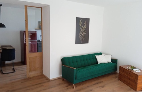 Tramin Apartment | Apartment 'Das Hubertus Suite Johanna' with Mountain View, Sauna and Air Conditioning