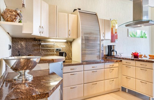 Mühlhausen Apartment | Apartment 'Vogelnest Hochzeitssuite' with Shared Pool, Shared Terrace and Wi-Fi