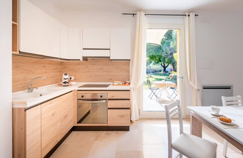 Otranto Apartment | Apartment 'Deluxe - 2' with Sea View, Wi-Fi and Air Conditioning