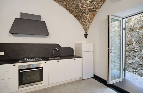 Cervo Apartment | Apartment 'Dipinti, Borgo Dei Pescatori' with Wi-Fi and Air Conditioning