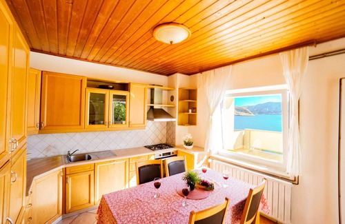 Zubovici Apartment | Apartment directly at the beach with sea view, free WiFi
