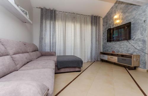 Trogir Apartment | Apartment Dora