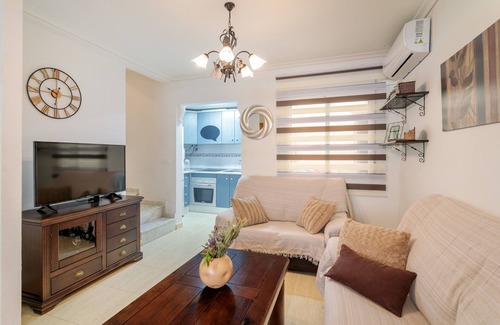 Puerto Marino Apartment | Apartment 'Duplex En Gran Alacant' with Shared Pool, Wi-Fi and Air Conditioning