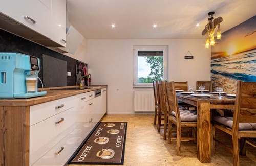 Waggershausen Apartment | Apartment Ellenweiler bis 10 P with Wi-Fi, Terrace & Garden