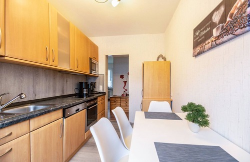 Heppens Apartment | Apartment 'Erholung Wilhelmshaven' with Shared Pool & Wi-Fi
