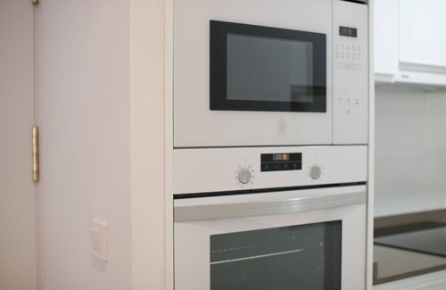 Castello de la Plana Apartment | Apartment 'Amage Suite' with Shared Terrace, Wi-Fi and Air Conditioning