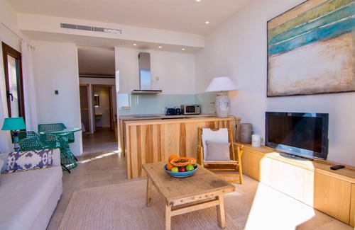 Colonia Sant Jordi Apartment | Apartment 'Cabrera' with Sea Views, Wi-Fi and Air Conditioning